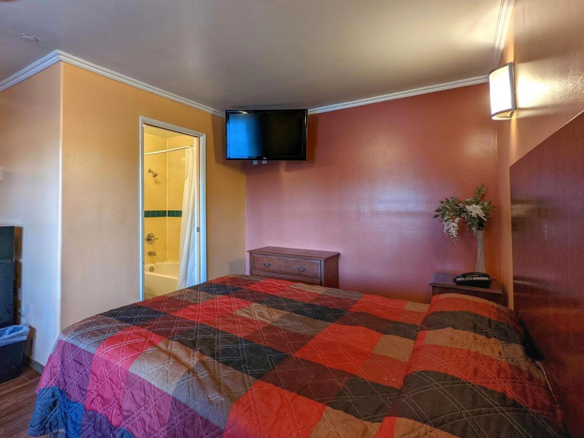 Americas Best Value Inn Oxnard-Порт Хуаними Екстериор снимка