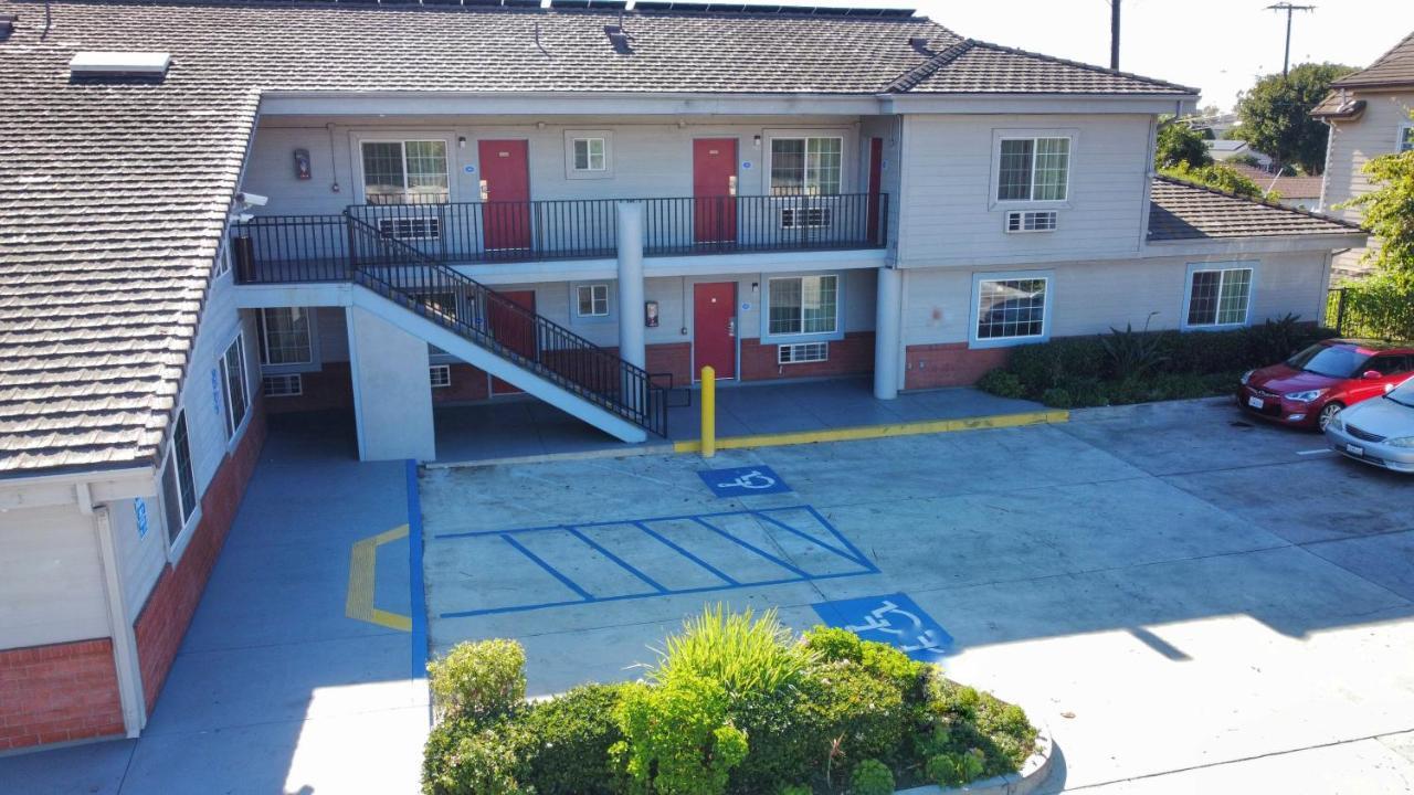 Americas Best Value Inn Oxnard-Порт Хуаними Екстериор снимка