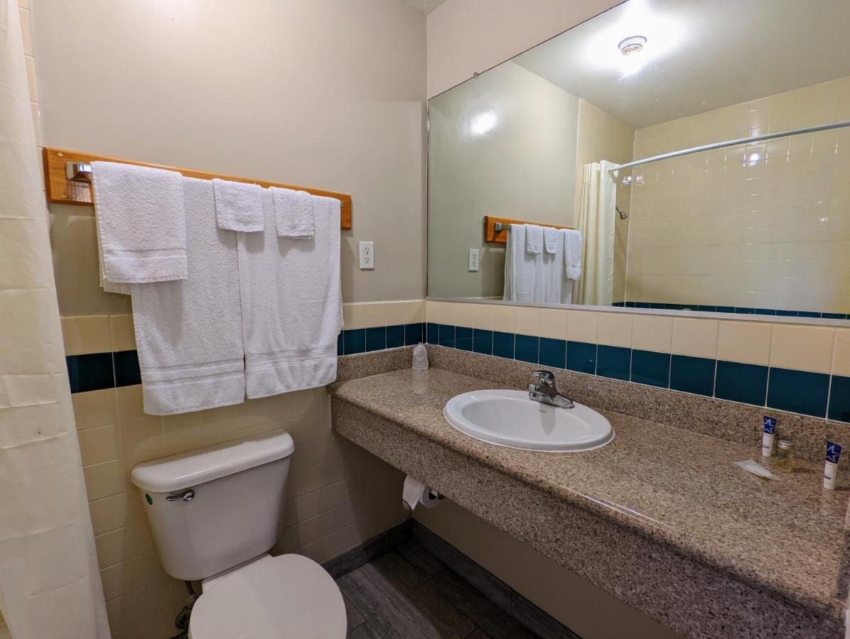 Americas Best Value Inn Oxnard-Порт Хуаними Екстериор снимка