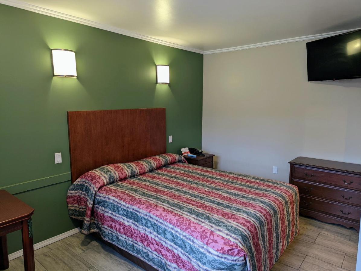 Americas Best Value Inn Oxnard-Порт Хуаними Екстериор снимка